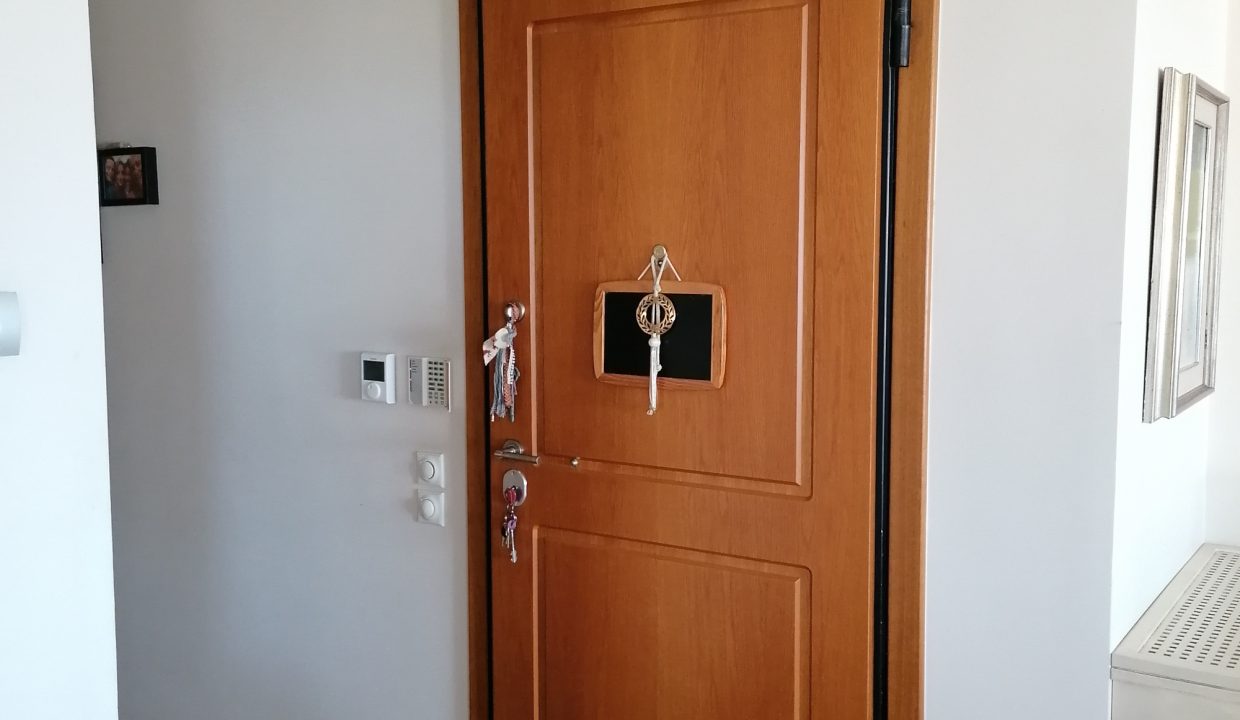 ENTRANCE 1