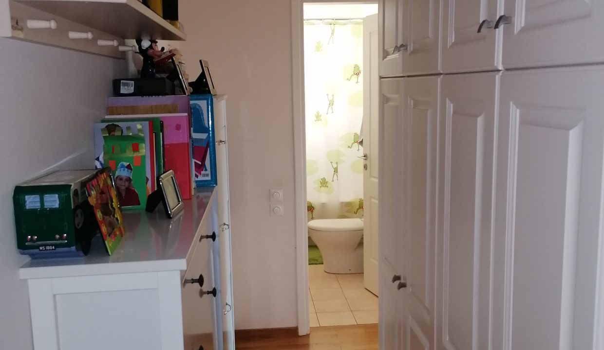 ROOM 1